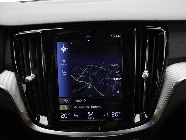 Volvo V60 T4 190pk Automaat R-Design / Elektr. Bestuurdersstoel / Elektr. Trekhaak / Stoelverwarming / Sportleder / 18'' + All Season / Achterbank verwarming / Apple CarPlay /