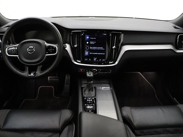 Volvo V60 T4 190pk Automaat R-Design / Elektr. Bestuurdersstoel / Elektr. Trekhaak / Stoelverwarming / Sportleder / 18'' + All Season / Achterbank verwarming / Apple CarPlay /