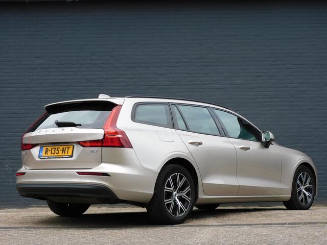 Volvo V60 2.0 B3 Essential NIEUWSTAAT! CARPLAY/ANDROID! FULLMAP NAVI! STOEL/STUURVERWARMING!