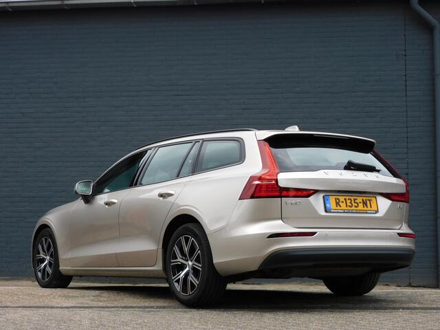 Volvo V60 2.0 B3 Essential NIEUWSTAAT! CARPLAY/ANDROID! FULLMAP NAVI! STOEL/STUURVERWARMING!