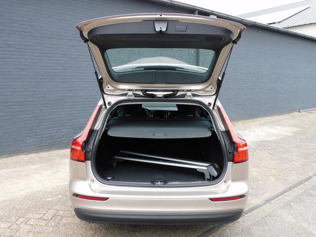 Volvo V60 2.0 B3 Essential NIEUWSTAAT! CARPLAY/ANDROID! FULLMAP NAVI! STOEL/STUURVERWARMING!