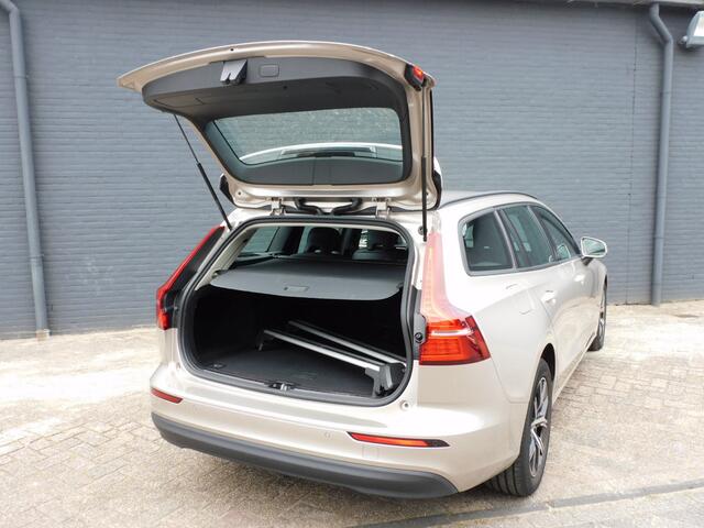 Volvo V60 2.0 B3 Essential NIEUWSTAAT! CARPLAY/ANDROID! FULLMAP NAVI! STOEL/STUURVERWARMING!