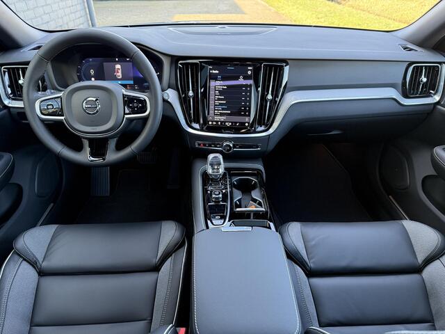 Volvo V60 2.0 T8 Plug-in hybrid AWD Plus Dark | Panorama Schuifdak | Harman/Kardon | Sportstoelen | Google | Stuur + Stoelverwarming |
