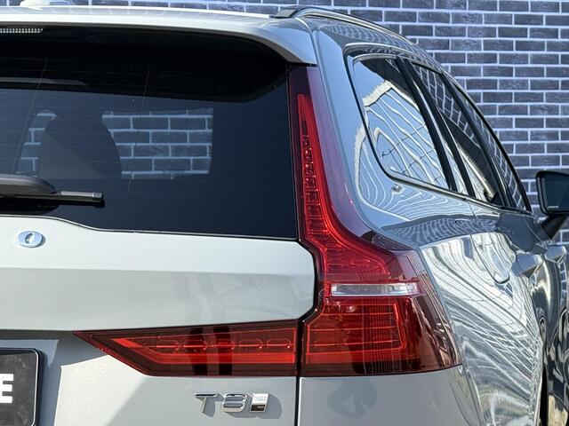 Volvo V60 2.0 T8 Plug-in hybrid AWD Plus Dark | Panorama Schuifdak | Harman/Kardon | Sportstoelen | Google | Stuur + Stoelverwarming |