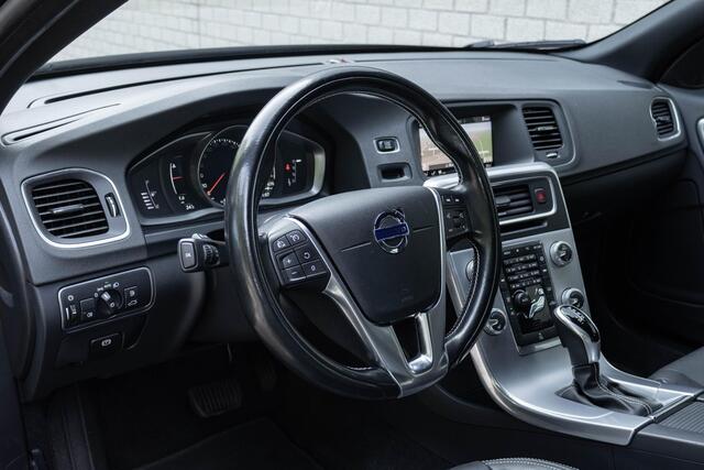 Volvo V60 T2 Automaat Polar+ Dynamic Sport Lederen Bekleding | Afneembare Trekhaak | Stoelverwarming | NavigatieSysteem | Dynamic Bending lights |