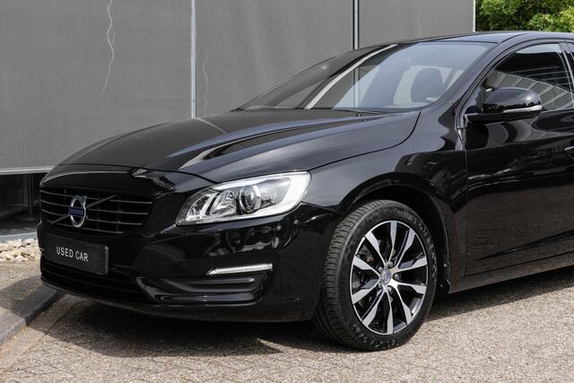 Volvo V60 T2 Automaat Polar+ Dynamic Sport Lederen Bekleding | Afneembare Trekhaak | Stoelverwarming | NavigatieSysteem | Dynamic Bending lights |