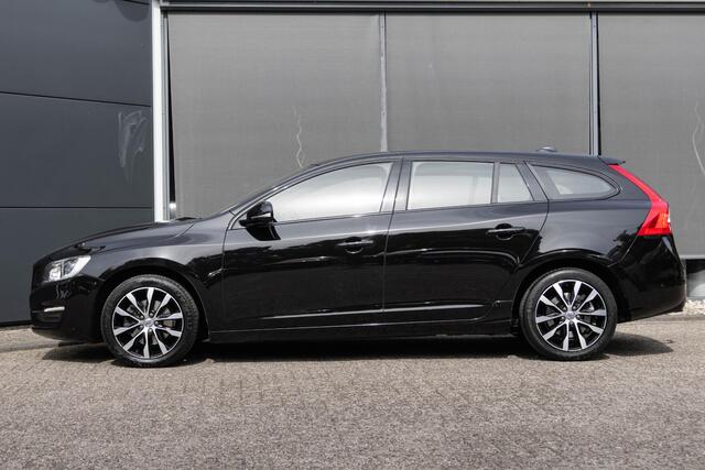 Volvo V60 T2 Automaat Polar+ Dynamic Sport Lederen Bekleding | Afneembare Trekhaak | Stoelverwarming | NavigatieSysteem | Dynamic Bending lights |