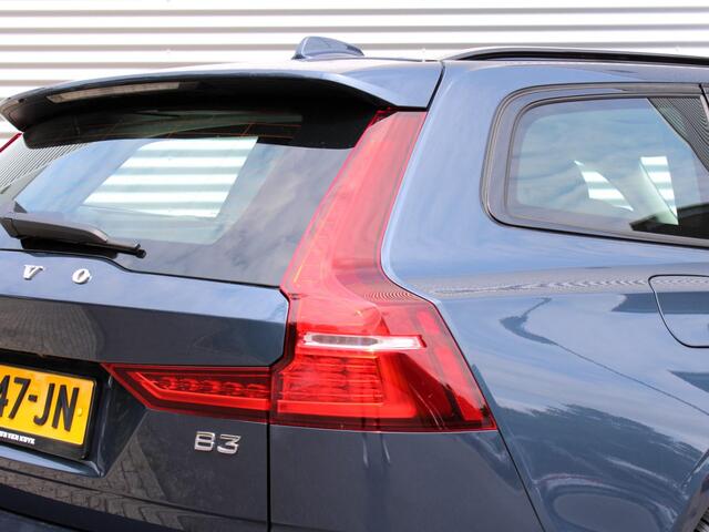 Volvo V60 2.0 B3 Plus Dark Automaat / Panoramadak / Trekhaak / Harman Kardon audio / 360* camera / Adaptieve cruise control / Verwarmd voorruit