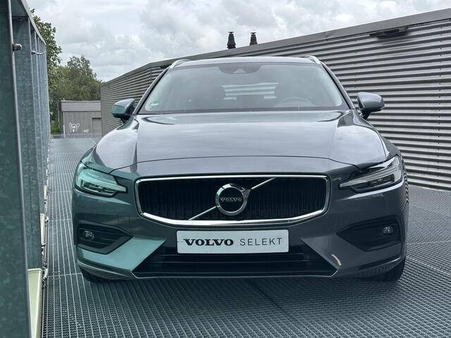 Volvo V60 2.0 B3 Business Pro / Trekhaak / Pano. dak / Stoelen voor en achter + stuur verwarmd / Leder / Pilot assist / BLIS /