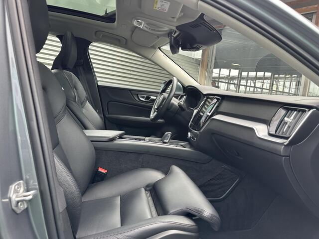 Volvo V60 2.0 B3 Business Pro / Trekhaak / Pano. dak / Stoelen voor en achter + stuur verwarmd / Leder / Pilot assist / BLIS /