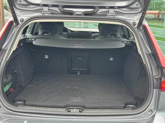 Volvo V60 2.0 B3 Business Pro / Trekhaak / Pano. dak / Stoelen voor en achter + stuur verwarmd / Leder / Pilot assist / BLIS /