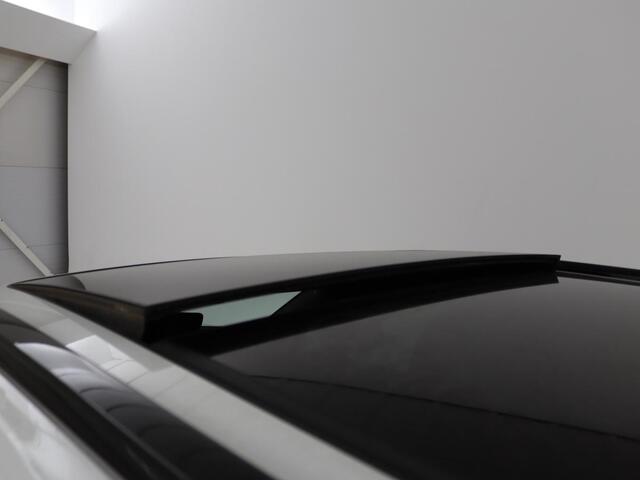 Volvo V60 2.0 T6 Recharge AWD R Design | Panoramadak | Trekhaak | Stoel & stuurverwarming | Carplay | Navigatie | Full LED