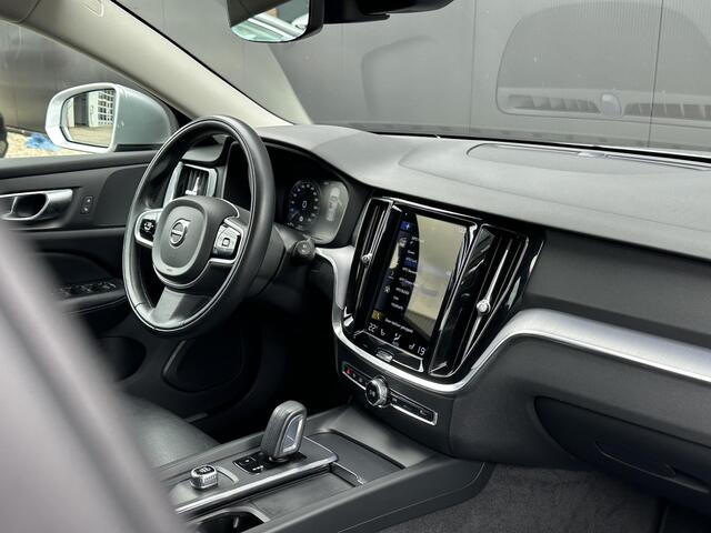 Volvo V60 2.0 B3 Momentum Advantage Adaptive Cruise / BLIS Dode hoek waarschuwing / Leer / verw. voorstoelen en stuurwiel / park assist V+A(-camera) / verw. voorruit / draadloos opladen telefoon