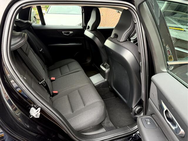 Volvo V60 2.0 T6 Recharge AWD Business Pro 19''Lmv, Trekhaak, Camera, Harman/Kardon
