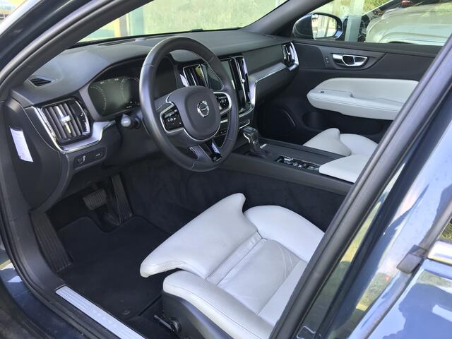 Volvo V60 2.0 T4 Momentum Pro Automaat | Rijklaar incl 12 mnd Bovag | Panoramadak Trekhaak Camera Standkachel