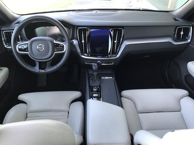 Volvo V60 2.0 T4 Momentum Pro Automaat | Rijklaar incl 12 mnd Bovag | Panoramadak Trekhaak Camera Standkachel