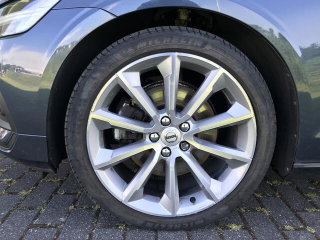 Volvo V60 2.0 T4 Momentum Pro Automaat | Rijklaar incl 12 mnd Bovag | Panoramadak Trekhaak Camera Standkachel