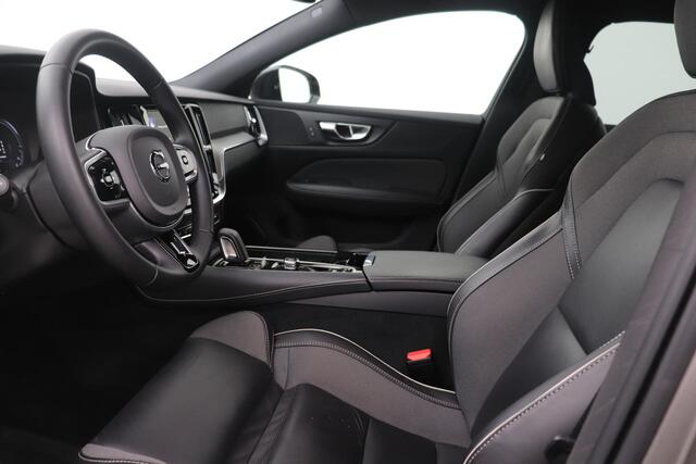 Volvo V60 T6 Recharge R-Design | Long Range | ACC | Trekhaak | Keyless | Camera | Apple Carplay | Sportstoelen