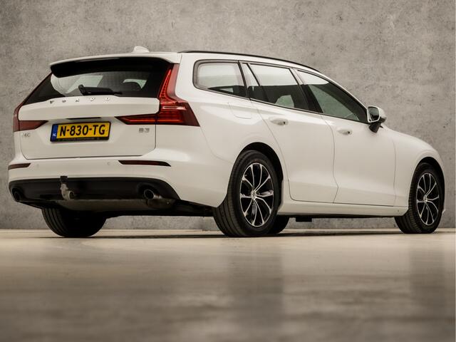 Volvo V60 2.0 B3 Momentum Advantage 177Pk Automaat (APPLE CARPLAY, GROOT NAVI, ADAPTIVE CRUISE, STUUR/STOELVERWARMING, SPORTSTOELEN, PARKEERSENSOREN, NIEUWE APK, NIEUWSTAAT)