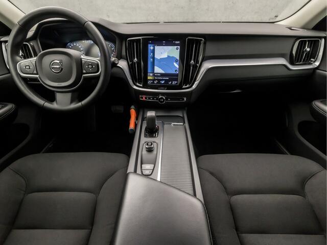 Volvo V60 2.0 B3 Momentum Advantage 177Pk Automaat (APPLE CARPLAY, GROOT NAVI, ADAPTIVE CRUISE, STUUR/STOELVERWARMING, SPORTSTOELEN, PARKEERSENSOREN, NIEUWE APK, NIEUWSTAAT)