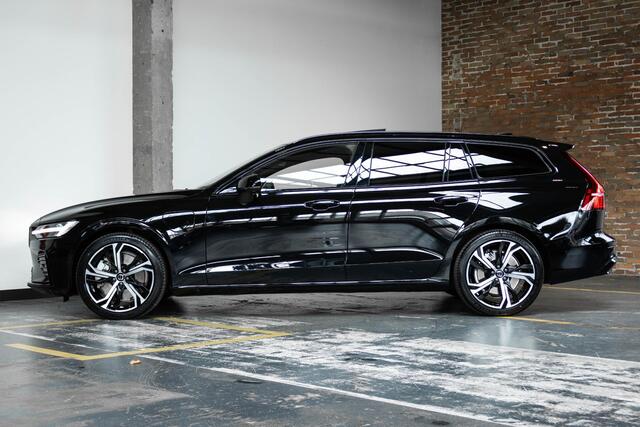 Volvo V60 2.0 T6 Plug-in hybrid AWD Plus Dark | Direct Beschikbaar | Schuif/Kantel Panoramadak | Head-Up Display | 360º Visual Park Parkeercamera | Harman Kardon Premium Audio |