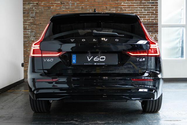 Volvo V60 2.0 T6 Plug-in hybrid AWD Plus Dark | Direct Beschikbaar | Schuif/Kantel Panoramadak | Head-Up Display | 360º Visual Park Parkeercamera | Harman Kardon Premium Audio |
