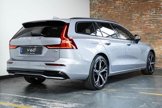 Volvo V60 2.0 T6 Plug-in hybrid AWD Plus Dark | Schuif/Kantel Panoramadak | Harman Kardon Premium Audio | 360º Visual Park Camera | 19" Lichtmetalen Wielen | Head-Up Display |