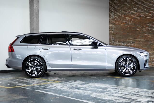 Volvo V60 2.0 T6 Plug-in hybrid AWD Plus Dark | Schuif/Kantel Panoramadak | Harman Kardon Premium Audio | 360º Visual Park Camera | 19" Lichtmetalen Wielen | Head-Up Display |