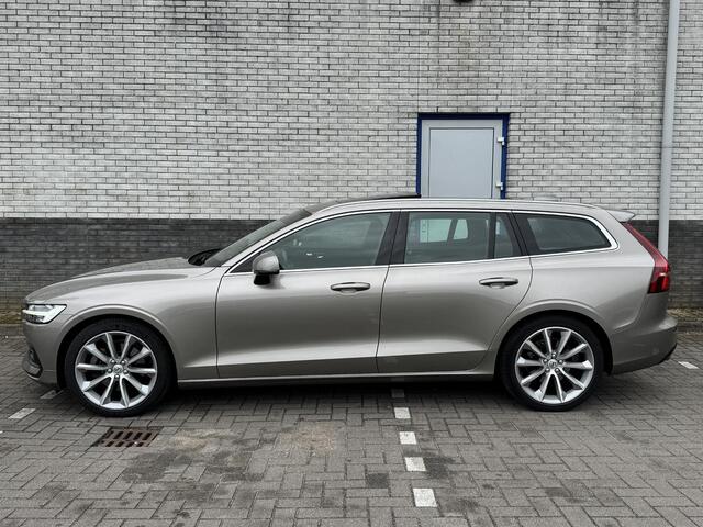 Volvo V60 2.0 T4 Momentum Pro | Schuif-/ kanteldak | Stoelverwarming voor + achter| Stuurwielverwarming| Adaptieve Cruise Control met Pilot Assist|