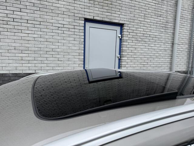 Volvo V60 2.0 T4 Momentum Pro | Schuif-/ kanteldak | Stoelverwarming voor + achter| Stuurwielverwarming| Adaptieve Cruise Control met Pilot Assist|
