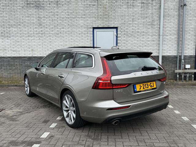 Volvo V60 2.0 T4 Momentum Pro | Schuif-/ kanteldak | Stoelverwarming voor + achter| Stuurwielverwarming| Adaptieve Cruise Control met Pilot Assist|