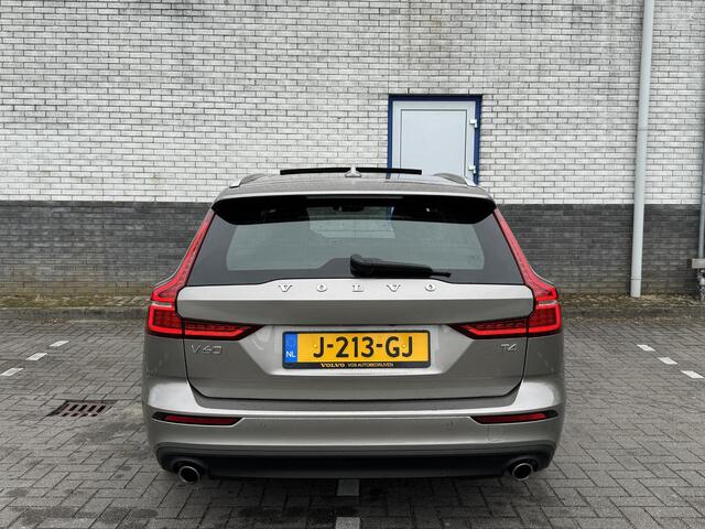 Volvo V60 2.0 T4 Momentum Pro | Schuif-/ kanteldak | Stoelverwarming voor + achter| Stuurwielverwarming| Adaptieve Cruise Control met Pilot Assist|