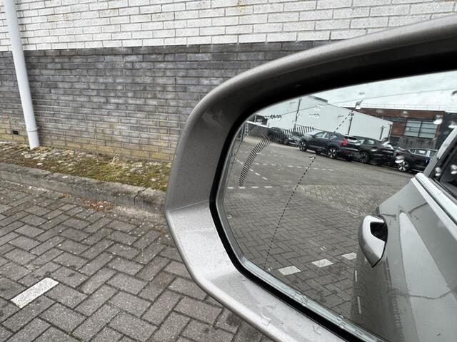 Volvo V60 2.0 T4 Momentum Pro | Schuif-/ kanteldak | Stoelverwarming voor + achter| Stuurwielverwarming| Adaptieve Cruise Control met Pilot Assist|