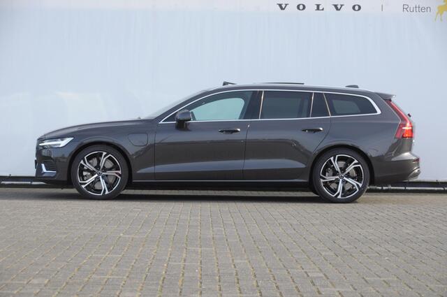 Volvo V60 T6 350PK Automaat Plug-in hybrid AWD Ultra Bright DEMO Roy Long range / Head-up display / Harman Kardon audio / Panoramadak / BLIS / Elektrisch bedienbare voorstoelen / Memory seats / Verwarmbare stoelen / Keyless entry /