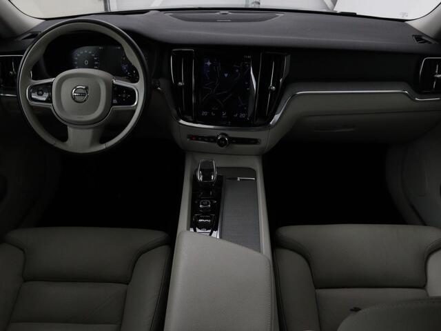 Volvo V60 2.0 B4 Inscription | Panoramadak | Trekhaak | Leder | Stoel & stuurverwarming | Head-Up | Adaptive cruise | Harman/Kardon | 360 camera | Carplay | Navigatie | Memory | Full LED | Keyless