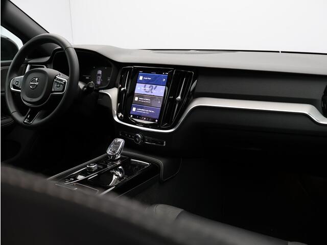 Volvo V60 T6 AWD Plug-in hybrid Plus Dark / Trekhaak / Pan. dak / Harman Kardon / Contourstoelen / Stoel+stuur+achterbankverwarming