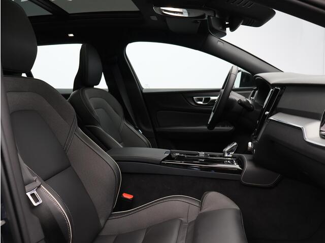 Volvo V60 T6 AWD Plug-in hybrid Plus Dark / Trekhaak / Pan. dak / Harman Kardon / Contourstoelen / Stoel+stuur+achterbankverwarming