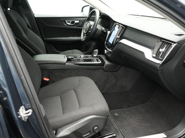 Volvo V60 T6 Recharge AWD R-Design Plug In Hybrid 340pk Dealer O.H. PHEV | Sportstoelen Verwarmd | Trekhaak af Fabriek | Pilot Assit | Apple Carplay | Adaptive Cruise | 360 Camera | Navigatie | DAB | Virtual |