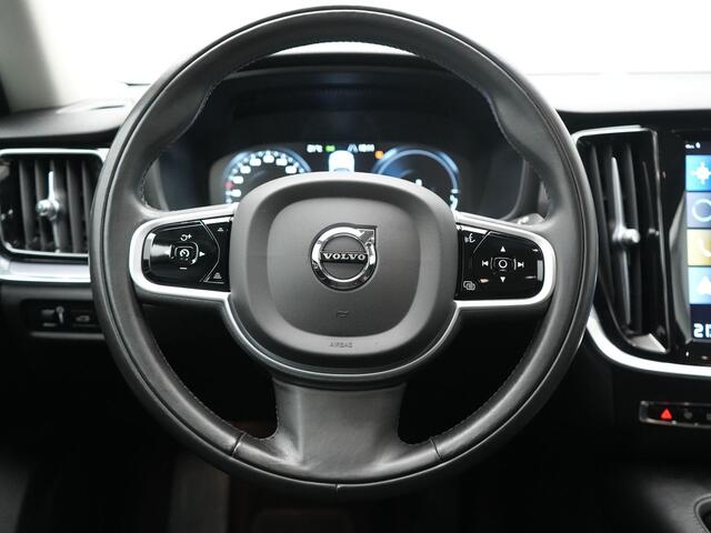 Volvo V60 T6 Recharge AWD R-Design Plug In Hybrid 340pk Dealer O.H. PHEV | Sportstoelen Verwarmd | Trekhaak af Fabriek | Pilot Assit | Apple Carplay | Adaptive Cruise | 360 Camera | Navigatie | DAB | Virtual |