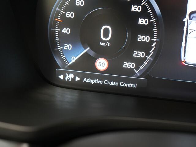 Volvo V60 T6 Recharge AWD R-Design Plug In Hybrid 340pk Dealer O.H. PHEV | Sportstoelen Verwarmd | Trekhaak af Fabriek | Pilot Assit | Apple Carplay | Adaptive Cruise | 360 Camera | Navigatie | DAB | Virtual |