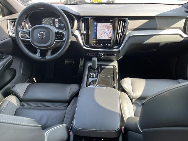 Volvo V60 2.0 T6 Plug-in hybrid AWD R-Design Panoramadak Trekhaak zwenkbaar Stuurverwarming Fiscale waarde ¤ 51.113,-