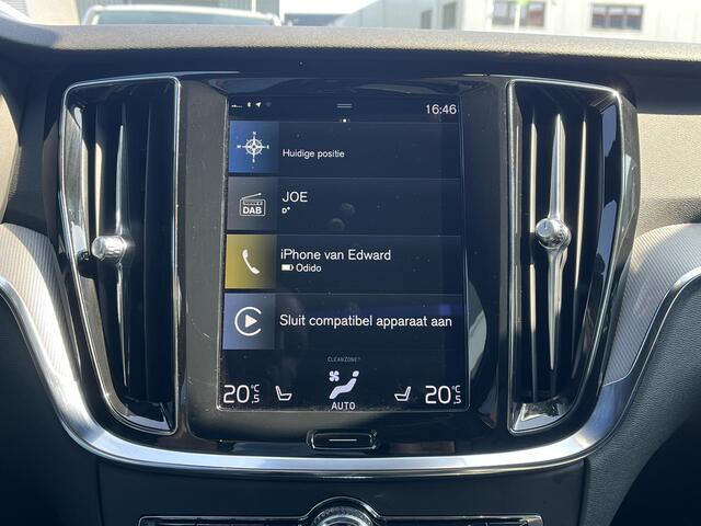 Volvo V60 2.0 T6 Plug-in hybrid AWD R-Design Panoramadak Trekhaak zwenkbaar Stuurverwarming Fiscale waarde ¤ 51.113,-