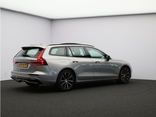 Volvo V60 T6 AWD Plug-in hybrid Plus Dark / Trekhaak / Pan. dak / 360 camera / Stoel+stuur+voorruit+achterbankverwarming