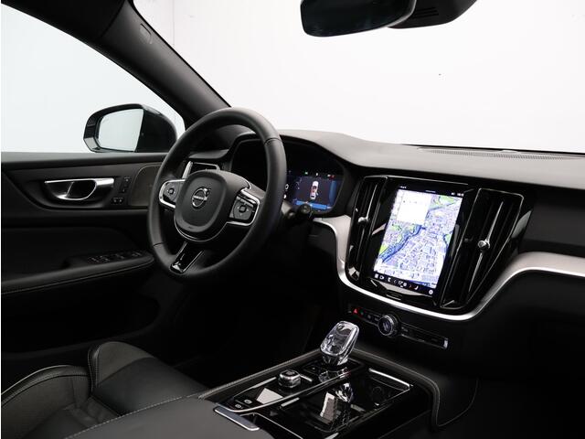 Volvo V60 T6 AWD Plug-in hybrid Plus Dark / Trekhaak / Pan. dak / 360 camera / Stoel+stuur+voorruit+achterbankverwarming
