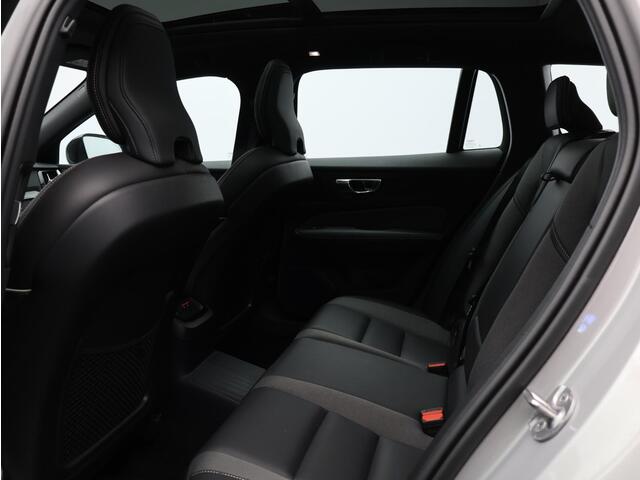 Volvo V60 T6 AWD Plug-in hybrid Plus Dark / Trekhaak / Pan. dak / 360 camera / Stoel+stuur+voorruit+achterbankverwarming