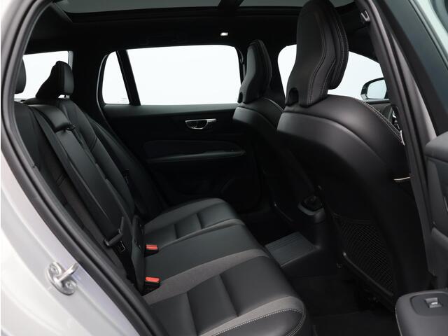 Volvo V60 T6 AWD Plug-in hybrid Plus Dark / Trekhaak / Pan. dak / 360 camera / Stoel+stuur+voorruit+achterbankverwarming