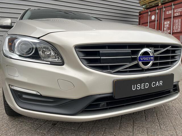 Volvo V60 T3 150PK Automaat Polar+ | Blis | Trekhaak | Schuifdak | Verwarmbaar stuurwiel | H&K | Camera