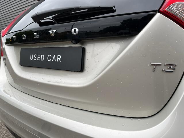 Volvo V60 T3 150PK Automaat Polar+ | Blis | Trekhaak | Schuifdak | Verwarmbaar stuurwiel | H&K | Camera