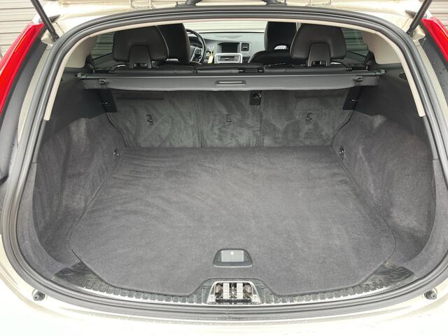 Volvo V60 T3 150PK Automaat Polar+ | Blis | Trekhaak | Schuifdak | Verwarmbaar stuurwiel | H&K | Camera