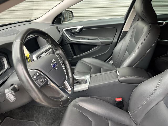 Volvo V60 T3 150PK Automaat Polar+ | Blis | Trekhaak | Schuifdak | Verwarmbaar stuurwiel | H&K | Camera
